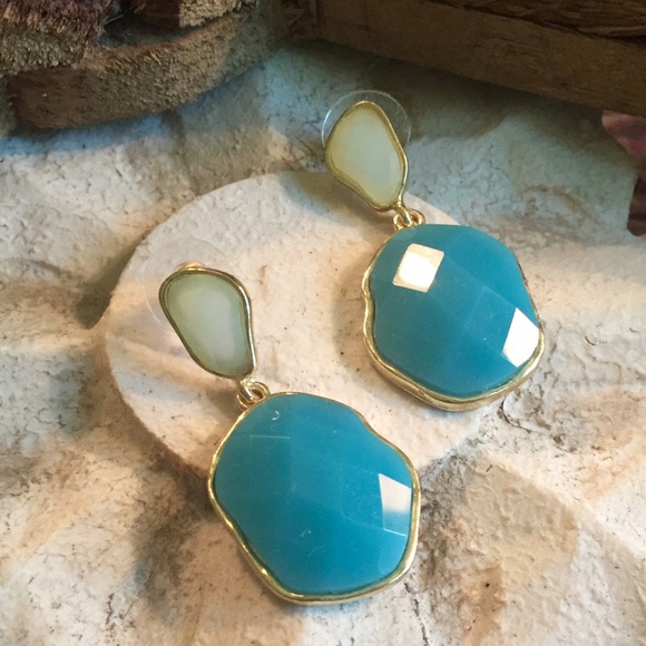 Jewelry - 🌟HP🌟🎉🎉Turquoise  and White earrings.