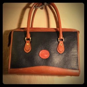 Real vintage leather dooney & Bourke hand bag