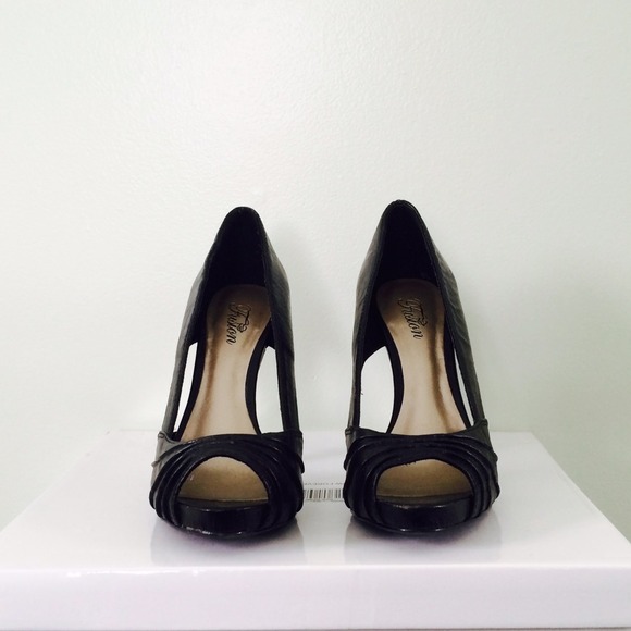 Pumps - Picture 2 of 4