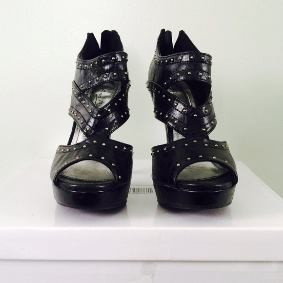 Pumps - Picture 2 of 3