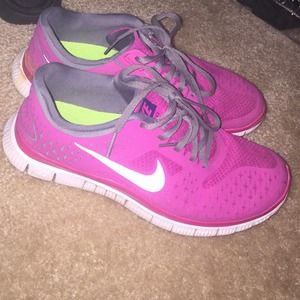 NIKE free runs 4.0
