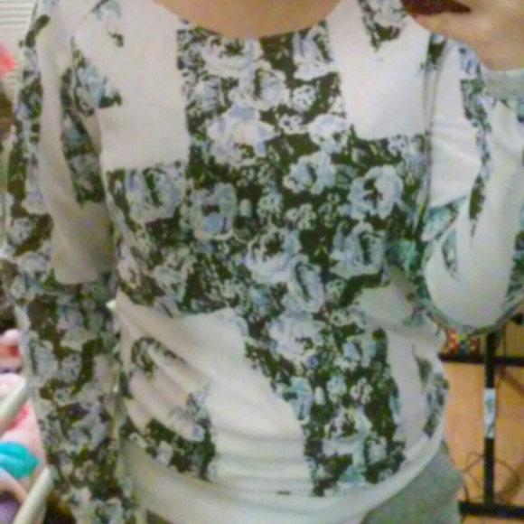 Cross floral top - Picture 2 of 3