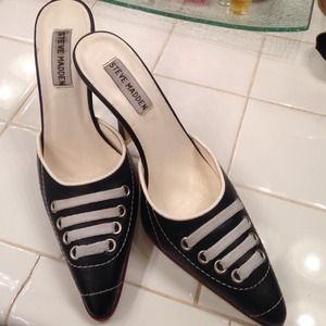 Steve Madden sporty laced slip on pumps (6.5)
