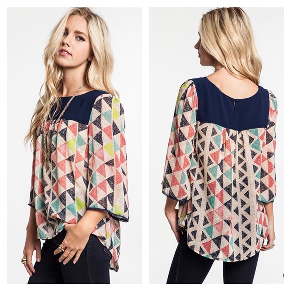🔴SOLD🔴Triangle Print Blouse - Picture 2 of 2