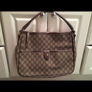 Gucci handbag - authentic.