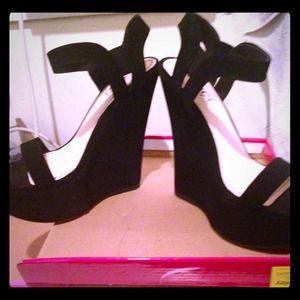 Wedge heel shoes