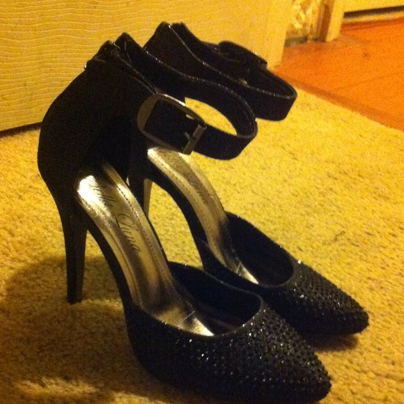 Hells - Picture 1 of 4