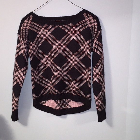 White/grey and navy blue sweater