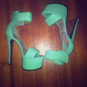 Steve Madden Turnitup in Green (Mint Patent)