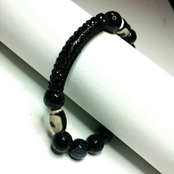 Onix, Oval Tibetan Stones & Black Crystal Bracelet