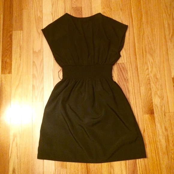 Guess Chiffon Dress - Picture 2 of 4