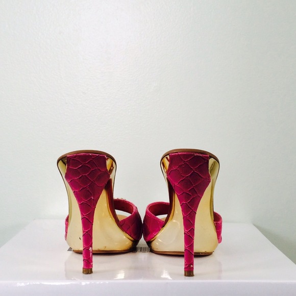 Pumps - Picture 3 of 4
