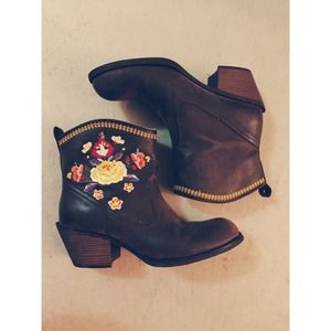 🚫 On Hold! 🚫 Flirty Floral Cowgirl Boots