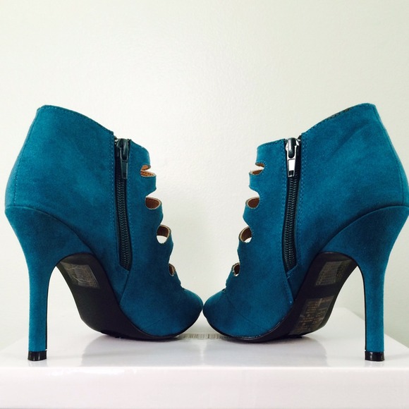 Pumps - Picture 3 of 3
