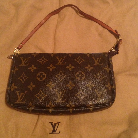 Louis Vuitton Handbags - Authentic Louis Vuitton Bag monogram canvas