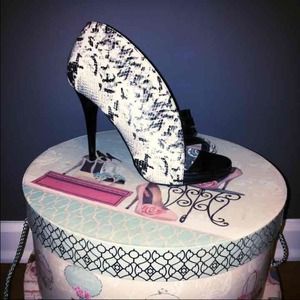 Black & White Snake Print Heel