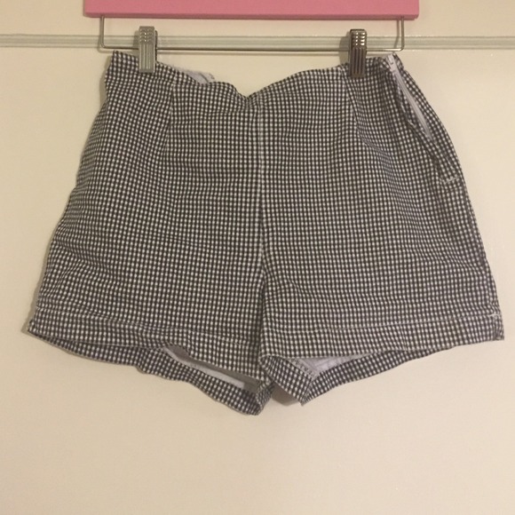 Vintage high waisted black & white plaid tap short