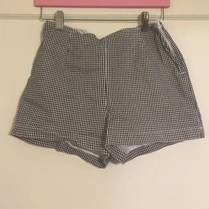 Vintage high waisted black & white plaid tap short