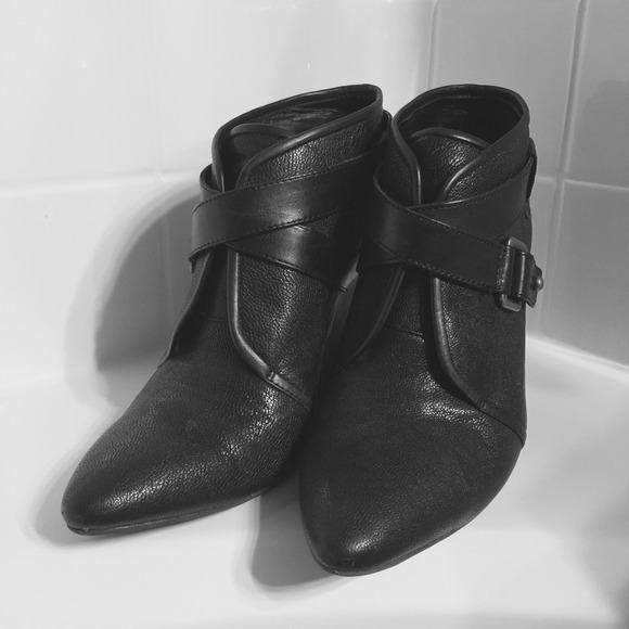 Hive & Honey wedge booties