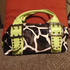 Lime green & giraffe print purse!💥Huge sale💥