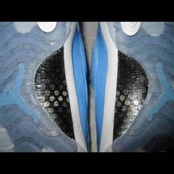 Air Jordan "Pantone" 11s - Picture 4 of 4