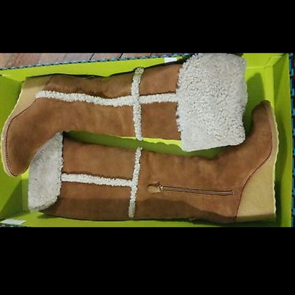 SOLD!!!Authentic Tory Burch Cassius Boots size 9