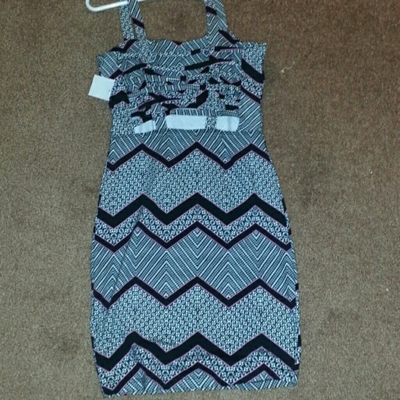 Dress - Picture 2 of 4