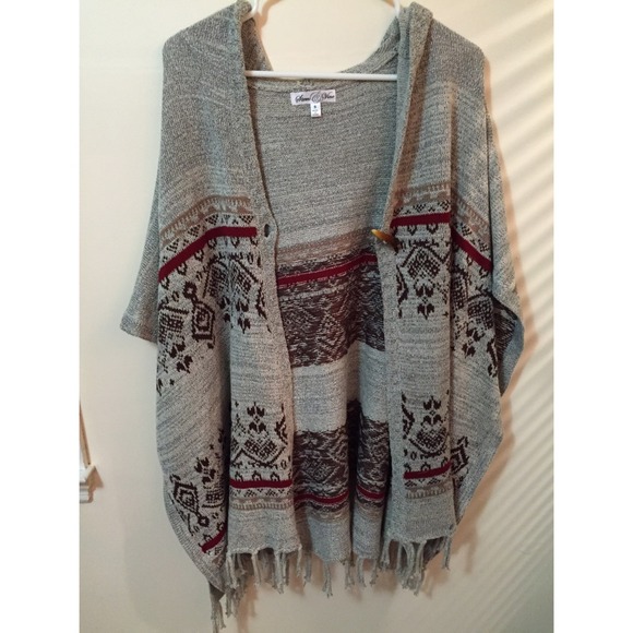 🐾Tribal print poncho with hood JUST REDUCED