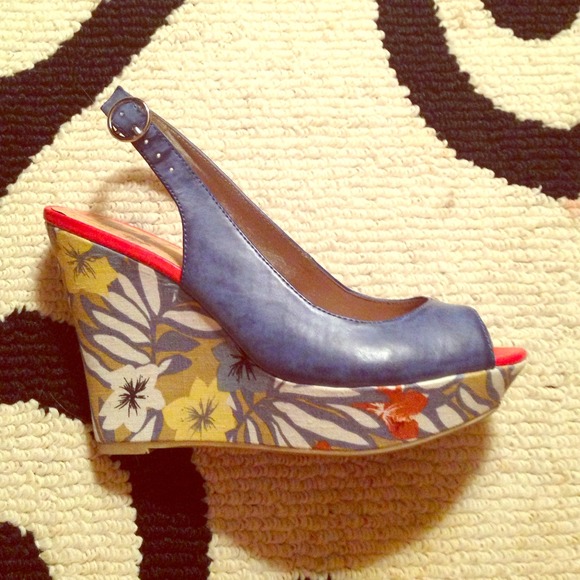 GUESS BLUE LEATHER SANDAL WEDGE HEELS