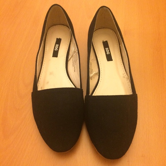 BDG Shoes - Black BDG Club Vamp Loafer Flats - size 8