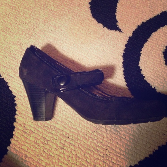 BLACK SUEDE MARY JANE STYLE HIGH HEELS