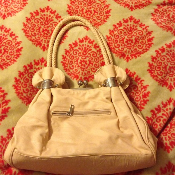 ⭐️Cream Purse⭐️ - Picture 2 of 4