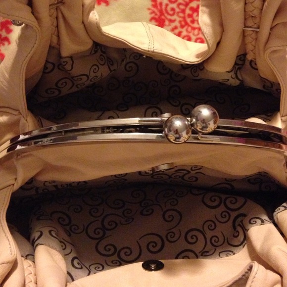 ⭐️Cream Purse⭐️ - Picture 4 of 4