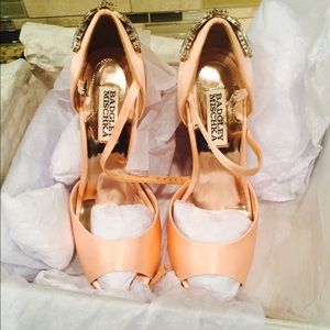 Badgley Mischka Peep-toe heels