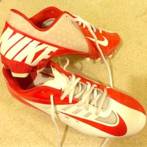 (Men's) NIKE VAPOR PRO football cleats.