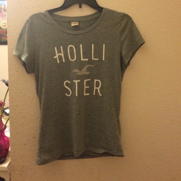 Grey/white Hollister tee