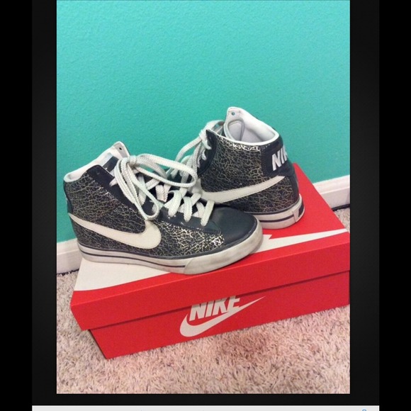 Women's Nike shoes US size:6