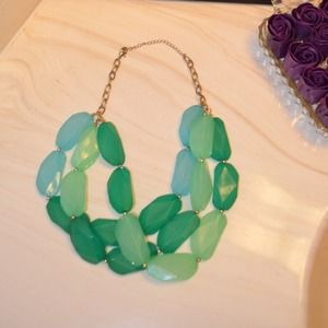 Chunky green necklace