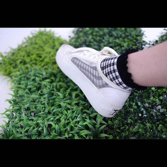 White platform mesh sneakers sz 8