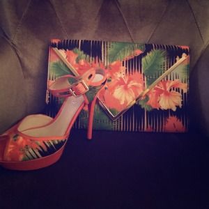 Clutch and heeled sandals Hawaiian style"GET BOTH"