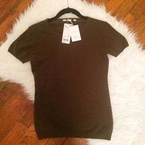 [SOLD] NWT Uniqlo Cashmere short sleeve sweater!