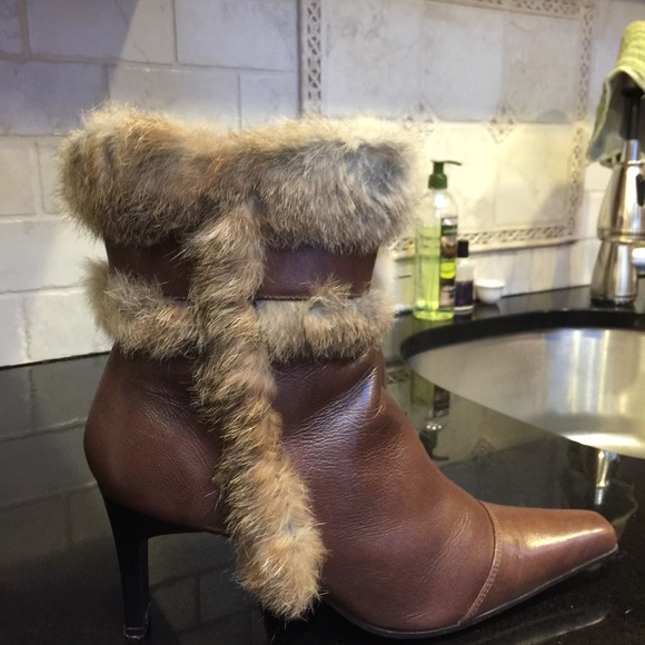 Chocolate brown ankle boots w/fur