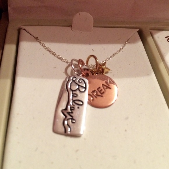 Straight From the Heart Necklace - Picture 2 of 3