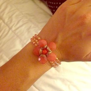Coral elastic beaded bracelet