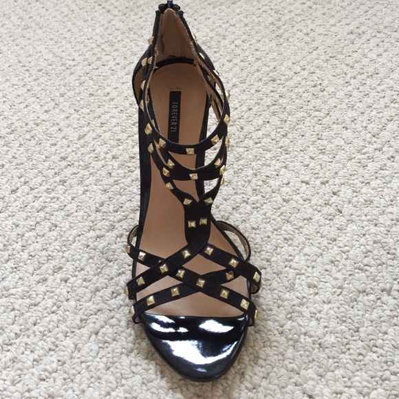 STUDDED FOREVER 21 HEELS Size 6 - Picture 2 of 4