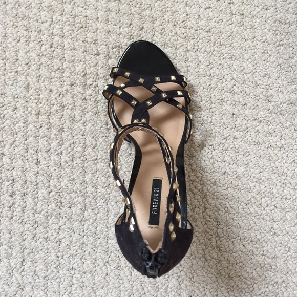 STUDDED FOREVER 21 HEELS Size 6 - Picture 4 of 4