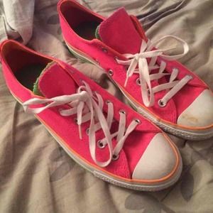 Neon converse size 10