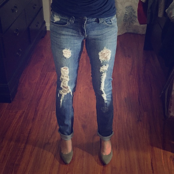 👖Forever 21 ripped Jeans 💗