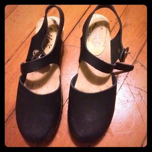 Lotta's from Stockholm navy blue heel clogs