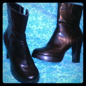 Black BONGO boots